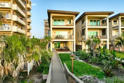 Image de Private Beach Access Luxury Living Beachfront Oasis & Hot Tub