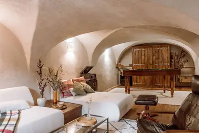 Image de Unique et Spacieuse Maison centrale dans la vallée et très bien desservie