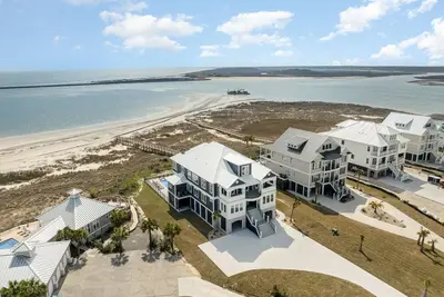 Image de Omega: Luxurious Oceanfront In Gated Community