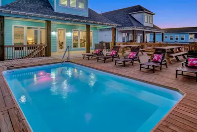 Image de Old Blue Chair: 5 Br, 5. 5 Ba House in Crystal Beach, Sleeps 28