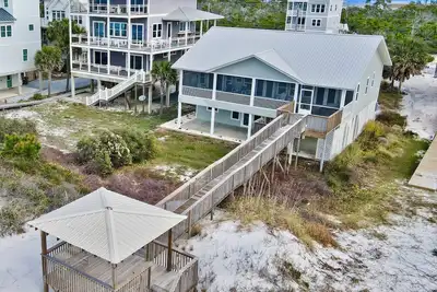 Image de 6 Bed/3 Bath North Cape San Blas Beach Front Home - Steps to the Ocean! !