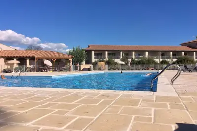 Image de Appartement avec piscine au bord du canal du midi et Ă 5mn du lac de Jouarres