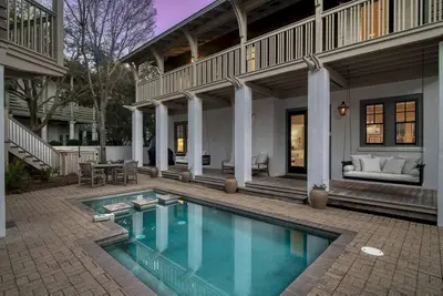 Image de Book for Summer! Private Pool and Garden! Carriage House! Short Walk to the Beach and Town Square!