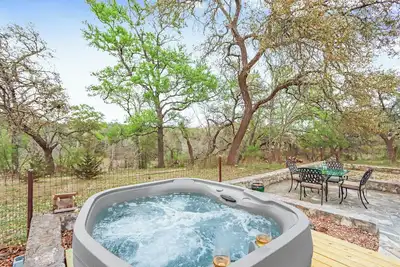 Image de Private Hot Tub, Fireplace & Miles of Trails at Hill Country Retreat