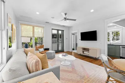 Image de Book Today for Summer Stays! Carriage House! 2 Adult Bikes! Perfect Location near Town and Beach!