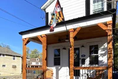 Image de Historic home in the heart of Main Street- walkable to shops and restaurants