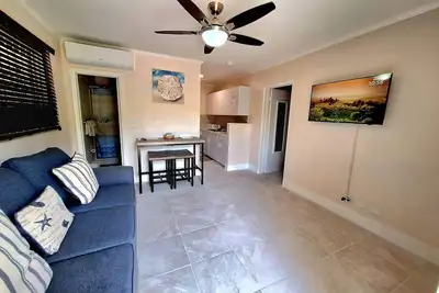 Summer's Haven centrally located, 5min drive to Beaches, Hotels and Restaurants