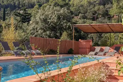 Image de Une villa provençale avec piscine, terrasses et patio à 25 minutes de la mer