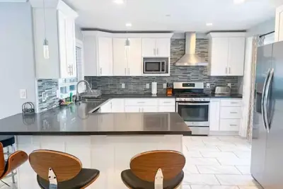 Image de Spacious 4 Bed/ 4 Bath 2300ft Home Centrally-Located in heart of Silicon Valley