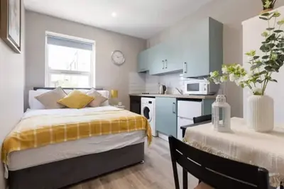 Image de Private Cosy Studio w/ Amazing Location - Walking Distance From City Center!