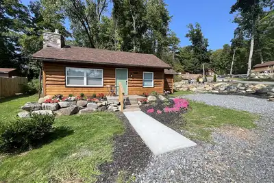 Image de Walk to Beach - Close to Town - Pet Friendly Cabin