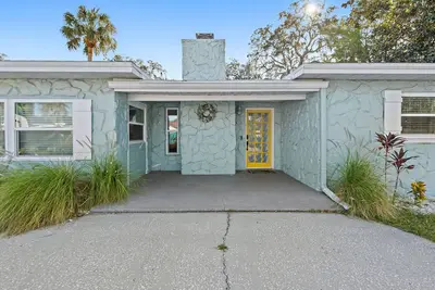 Image de New! Heated Pool Home