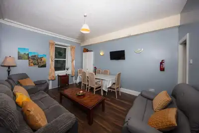 Image de Super Central 4bedroom Apartment at the Meadows