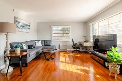 Image de Central of Pasadena, Walking Distance to Shops and Metro, Close to Old Town