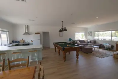 Image de New home with pool table and 4 bedrooms on the Riesling Trail