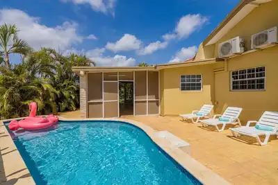 Image de Cozy Central 4br3ba Home w\/ Pvt Pool ~ LargeGarden