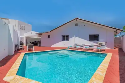 Image de 3br 3ba Pool *DownTown * Short Walk to Beach*