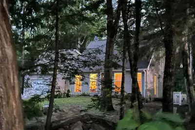 Cozy Long Pond Cottage: private mooring & shared dock