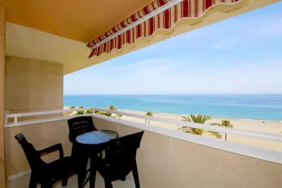 Image de Appartement en bord de mer avec vue sur la mer, Première ligne, à quelques pas du port et centre