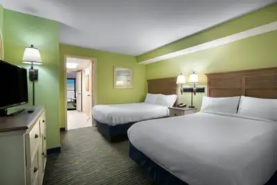 Image de 1 Bedroom Oceanfront Suite: Family-Friendly Escape