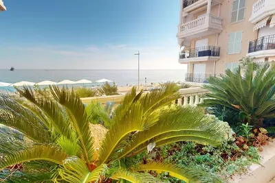Image de 3 pièces climatisé avec terrasse, garage et WiFi à Menton