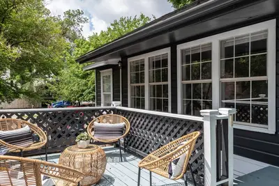 Image de 3br The Hidden Agenda! A Prime Montrose Location