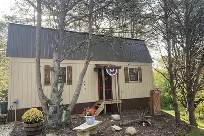 Image de Secluded cabin nestled on 6. 5 acres. Close to Burr Oak, Hocking Hills, & Ou.