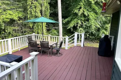 Image de --New-- Green Cedar Lodge, Nature Lovers Dream! Hot Tub, FirePit, Bbq