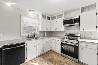 Image de Cozy 3 bedroom in Baldwin City, close to Baker, great for families & friends!