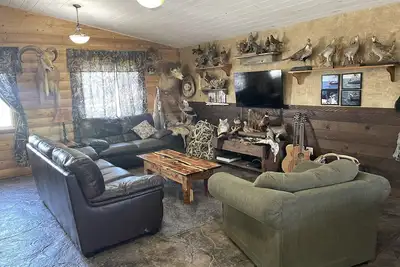 Image de Family-friendly, quiet and peaceful acreage minutes from the Missouri River. \n