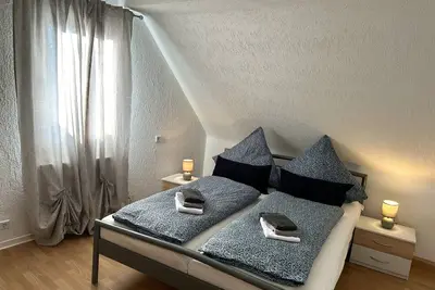Image de GroĂźe Wohnung mit 3 Schlafzimmer. In 10 Minuten zu FuĂź Weit vom Stadtzentrum