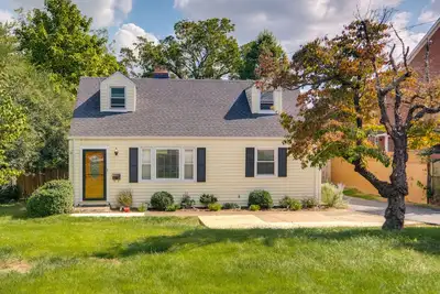 Image de Falls Church Home w/ Fenced Backyard!