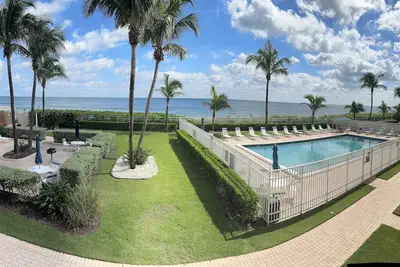 Image de Beach Front Ocean View Condo at Island Beach Resort in Jensen Beach!