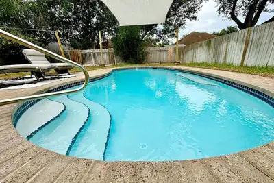 Image de Home away from home pool house