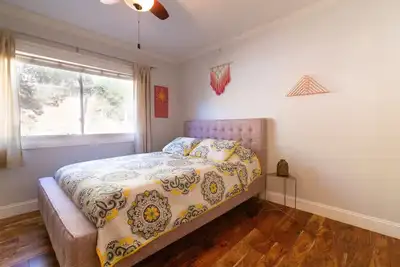 Image de 3+Bdr, 2. 5 bath w\/extra space for remote work. Oakland Hills
