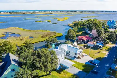 A Turtle's View-Waterfront-Dock-Kayaks-Paddle Boards-Fenced Yard-Dog Friendly