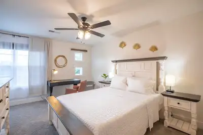Image de Cozy townhouse close to downtown, F&M Arena, Apsu! Sleeps 8!