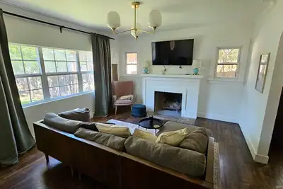 Image de Rose House: Charming, Pet Friendly Urban Cottage