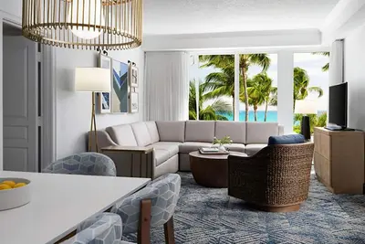 Image de 𝐅𝐢𝐧𝐝𝐢𝐧𝐠𝐌𝐞𝐢𝐥𝐢 Sparkling Beachfront OceanPointe Resort+Amenities, 2br