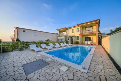 Image de Maison confortable de 7 chambres à Vir