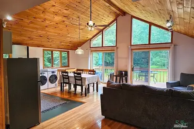 Image de Cozy Cabin Escape | Firewood Hot Tub & Stargazing