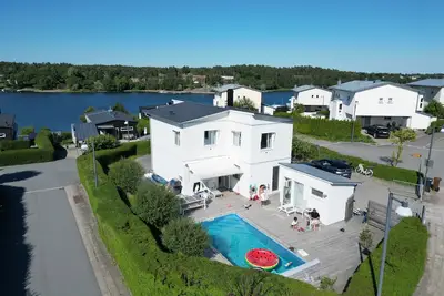 Image de Water facing villa with pool & sauna