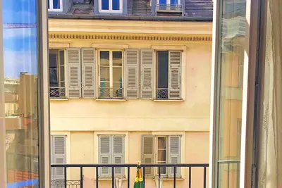 Image de Sunny one-bedroom corner apartment with a balcony. Next to Place Masséna.