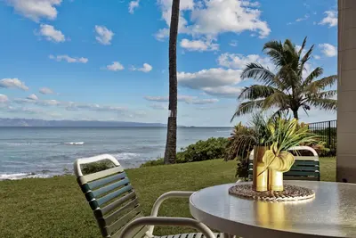 Image de Panoramic Ocean views, Island-inspired interiors