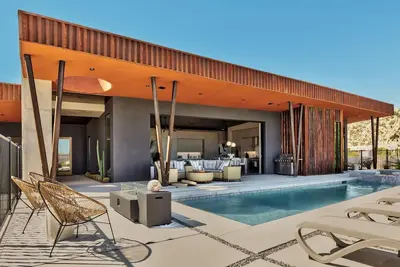 Image de Canyon Ridge by Fieldtrip | Modern Indoor/Outdoor Oasis w Views