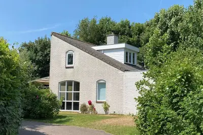 Image de Prachtig Designhuis, Rustige Ligging, Zwembad, Speeltuin, Fietsen in de Duinen