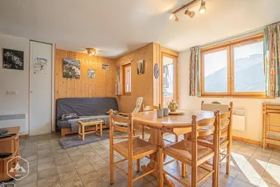 Image de Rez-de-chaussée, balcon, télévision, casier à ski, 40m², Aussois