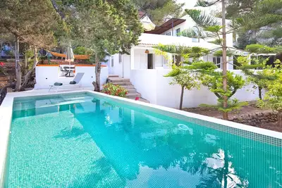 Image de Villa de charme située dans un endroit tranquille à proximité de la plage