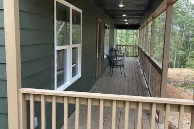 Image de Cozy cabin in the woods. Close to boat ramp. Shared 5 bay boat storage