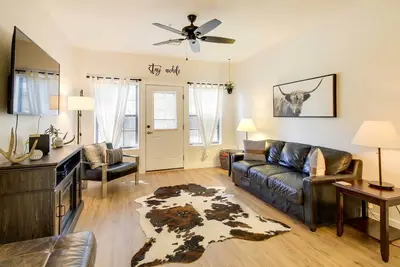 Image de Fishing Pond On-Site: Rustic-Chic Overgaard Condo